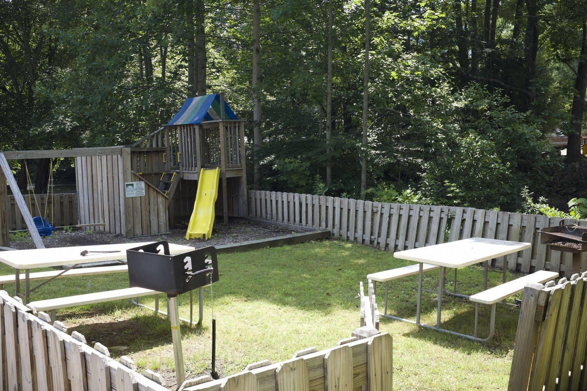 Peppertree Maggie Valley Aparthotel Екстериор снимка